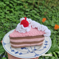 Delicious crochet cake
